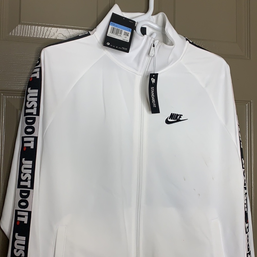 Nike sweater with tags